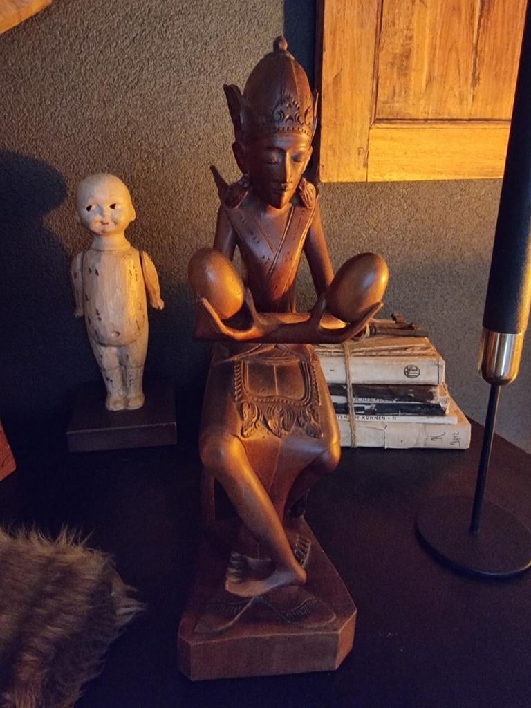 Zeer oud Balinees vrouw zie onderkant ., Antiek en Kunst, Ophalen of Verzenden
