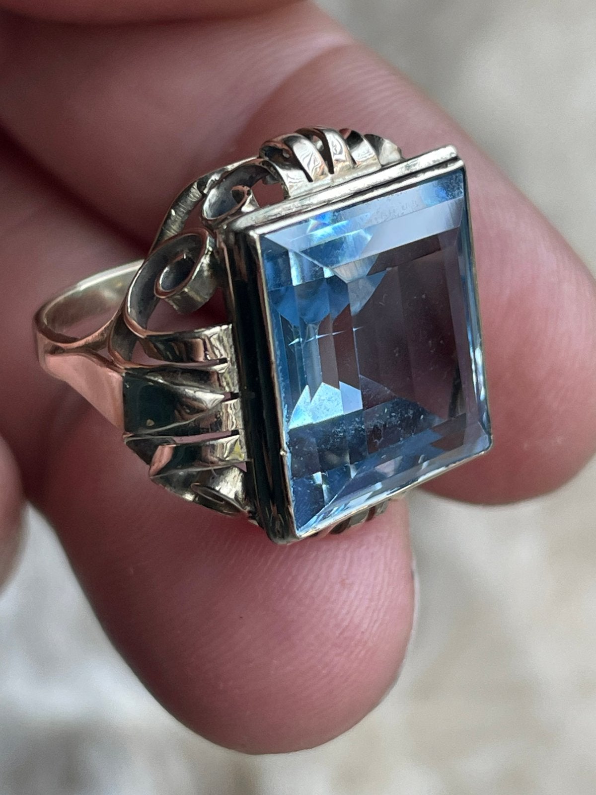 9 karaat art-decoring met een prinses geslepen spinel, Ophalen of Verzenden