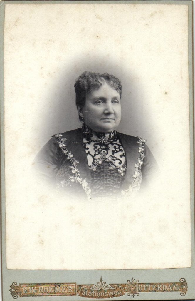 Kabinet Foto - P.W. Roemer - Rotterdam - Dame in Jurk, Gebruikt, Foto, Klederdracht, Ophalen of Verzenden