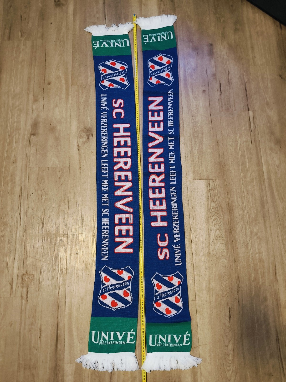 (~135cm) 2x oude sc Heerenveen Voetbal Univé Sjaaltje's, Ophalen of Verzenden, Gebruikt, Overige binnenlandse clubs, Vaantje of Sjaal