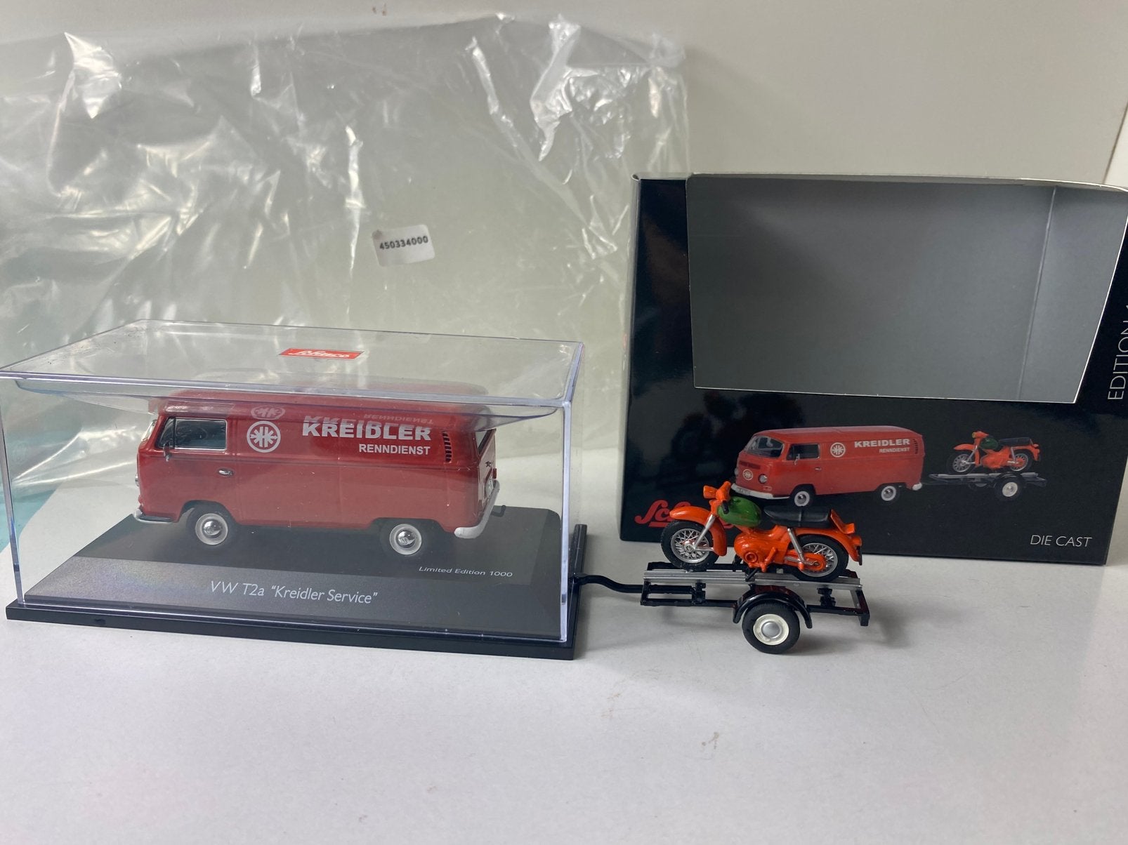 1:43 VOLKSWAGEN T2a + aanhanger met Kreidler-in OVP-rare, Ophalen of Verzenden, Nieuw, Auto, Schuco