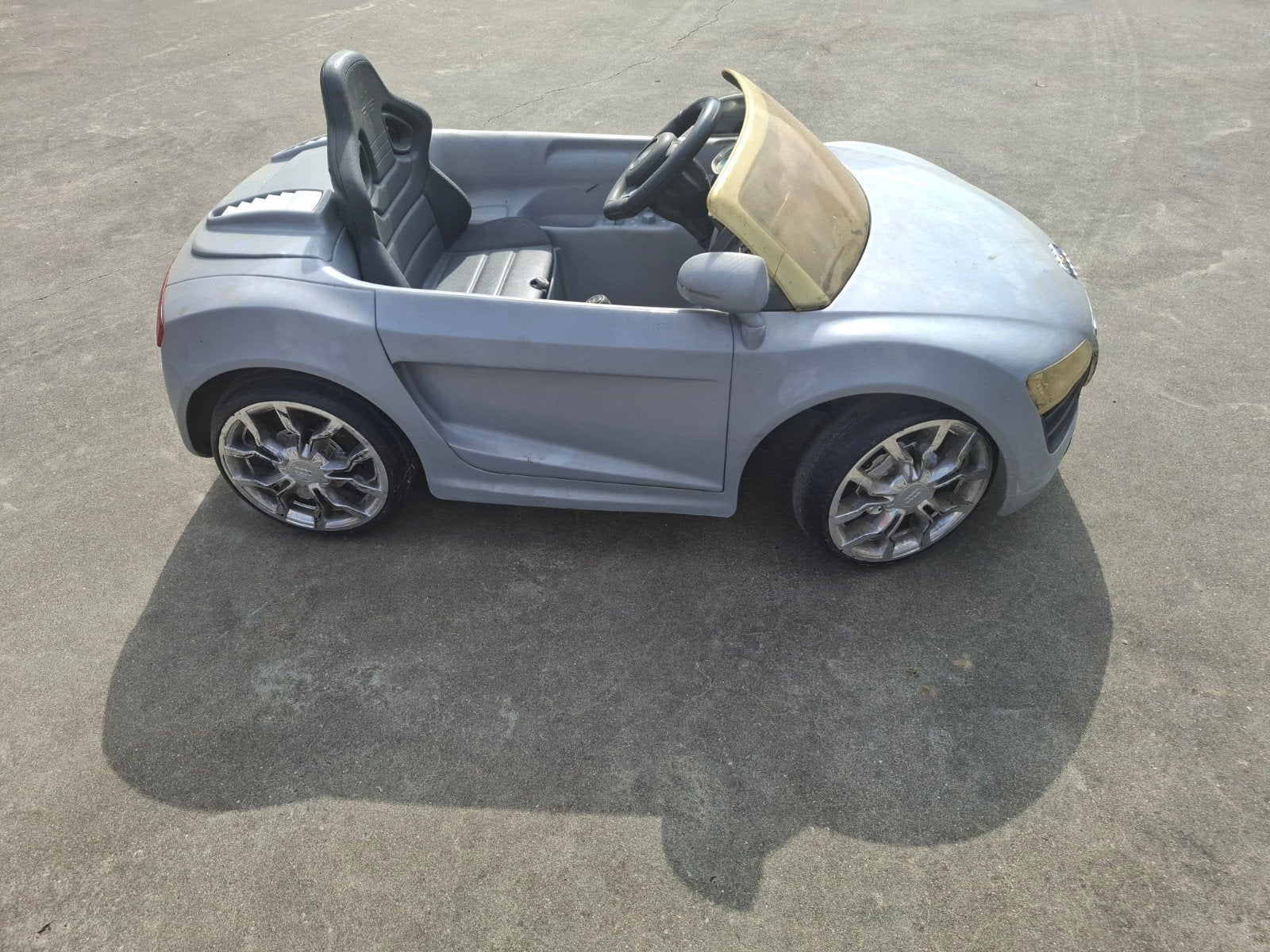 Kinder elektrische auto Audi R8 - Grijs, Ophalen, Gebruikt, Loopvoertuig