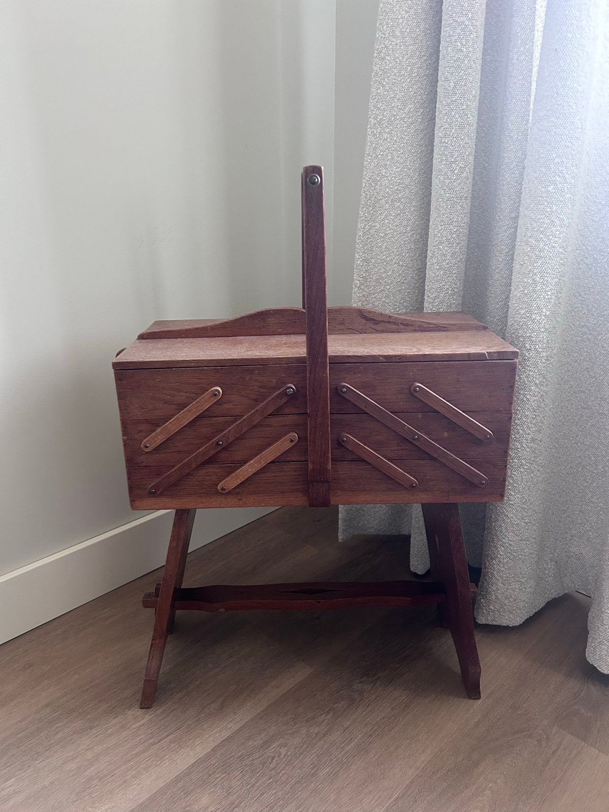 Vintage houten naaikastje op pootjes, Ophalen, Gebruikt, Overige typen