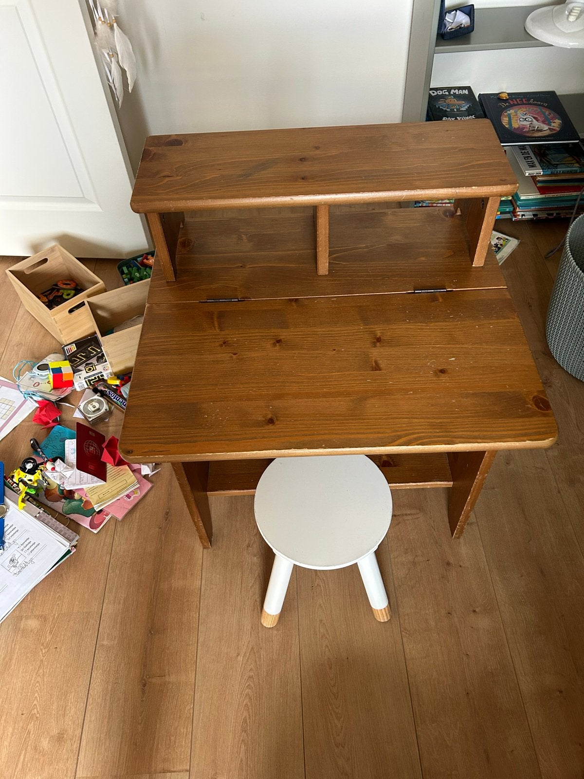 Schattig antiek kinderbureau van hout, Antiek en Kunst, Ophalen