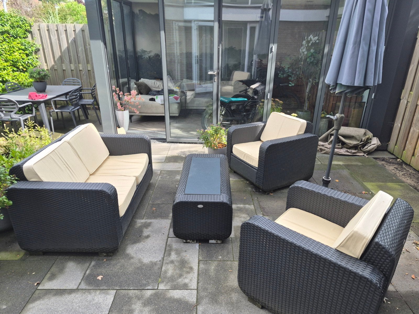 Wicker loungeset met 2 fauteuils, bank en salontafel, Tuin en Terras, Ophalen, 4 zitplaatsen, Gebruikt, Bank