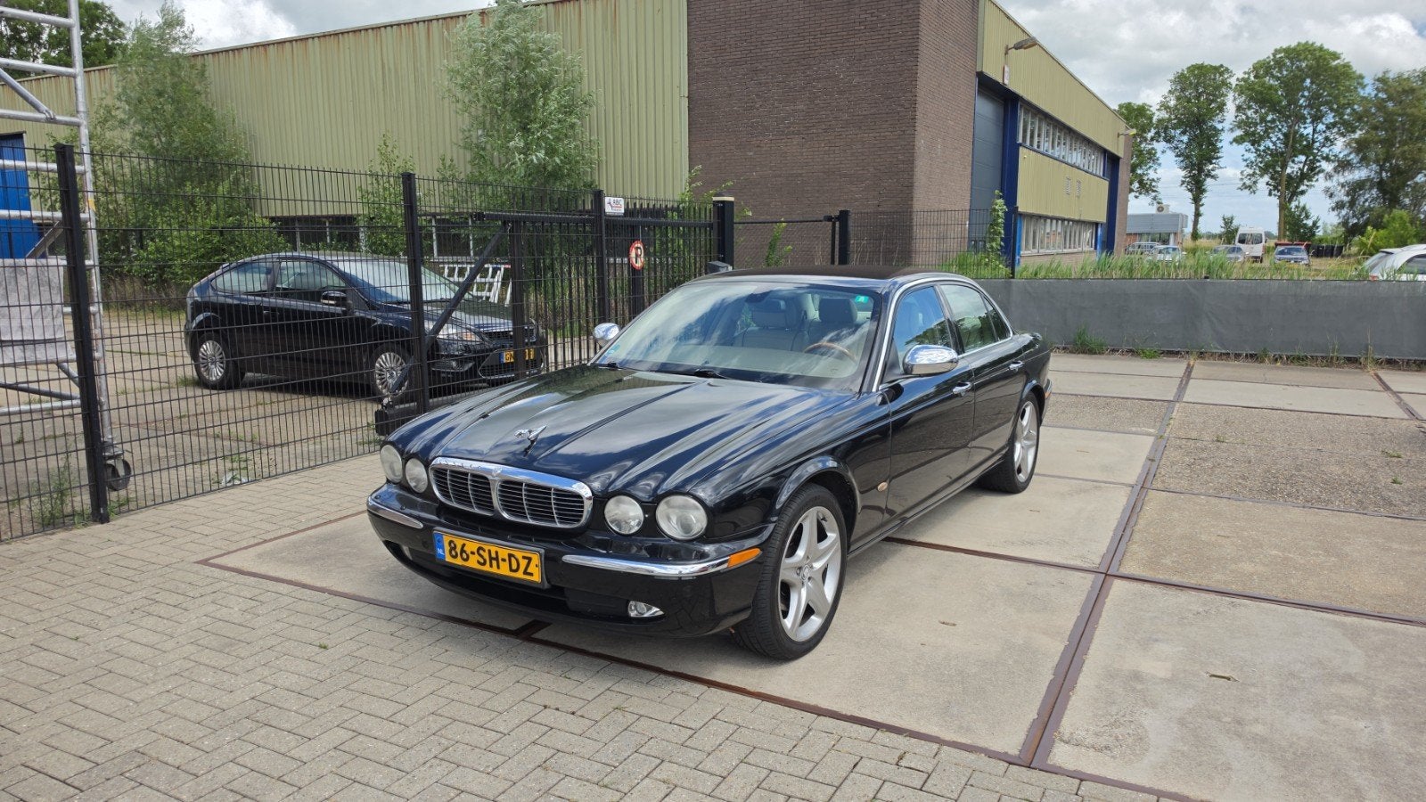 Jaguar XJ Sovereign 2.7 D AUT 2006 Zwart, Achterwielaandrijving, Beige, 197 €/maand, Zwart