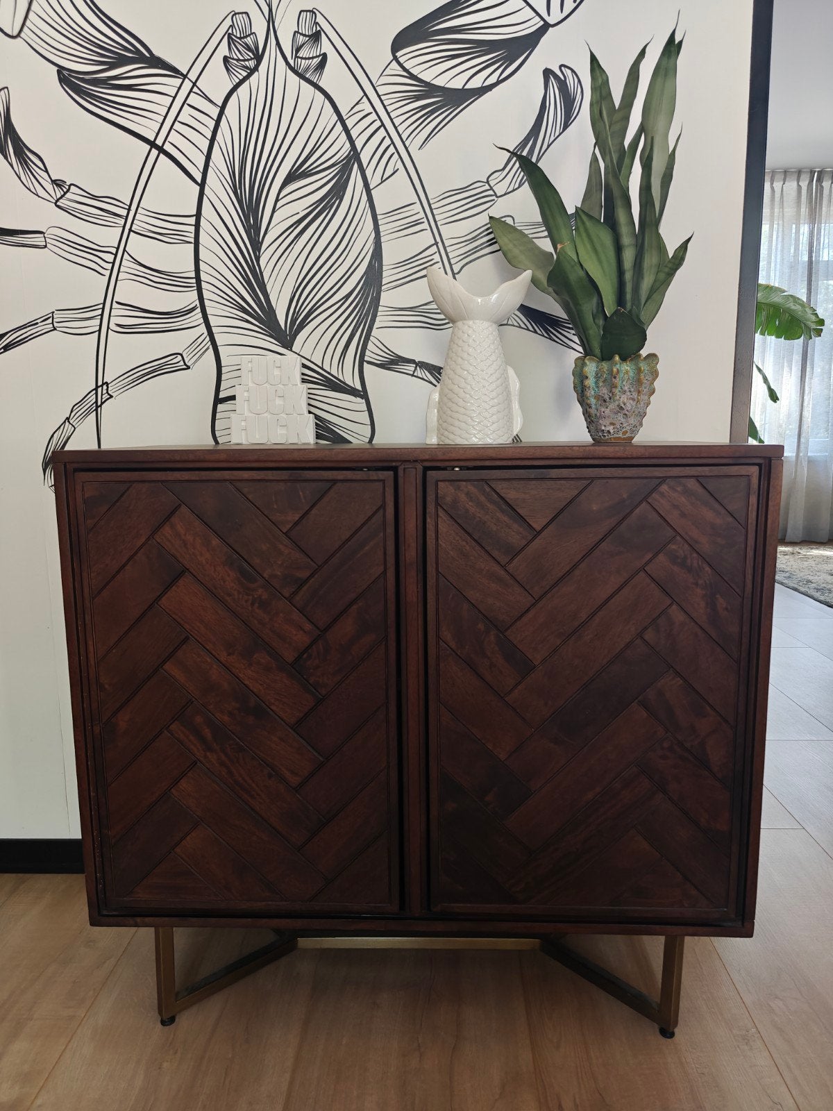 Kabinet kastje met visgraatmotief in de stijl van Dutchbone, Met deur(en), Modern, Industrieel, Visgraat, 50 tot 100 cm, Zo goed als nieuw
