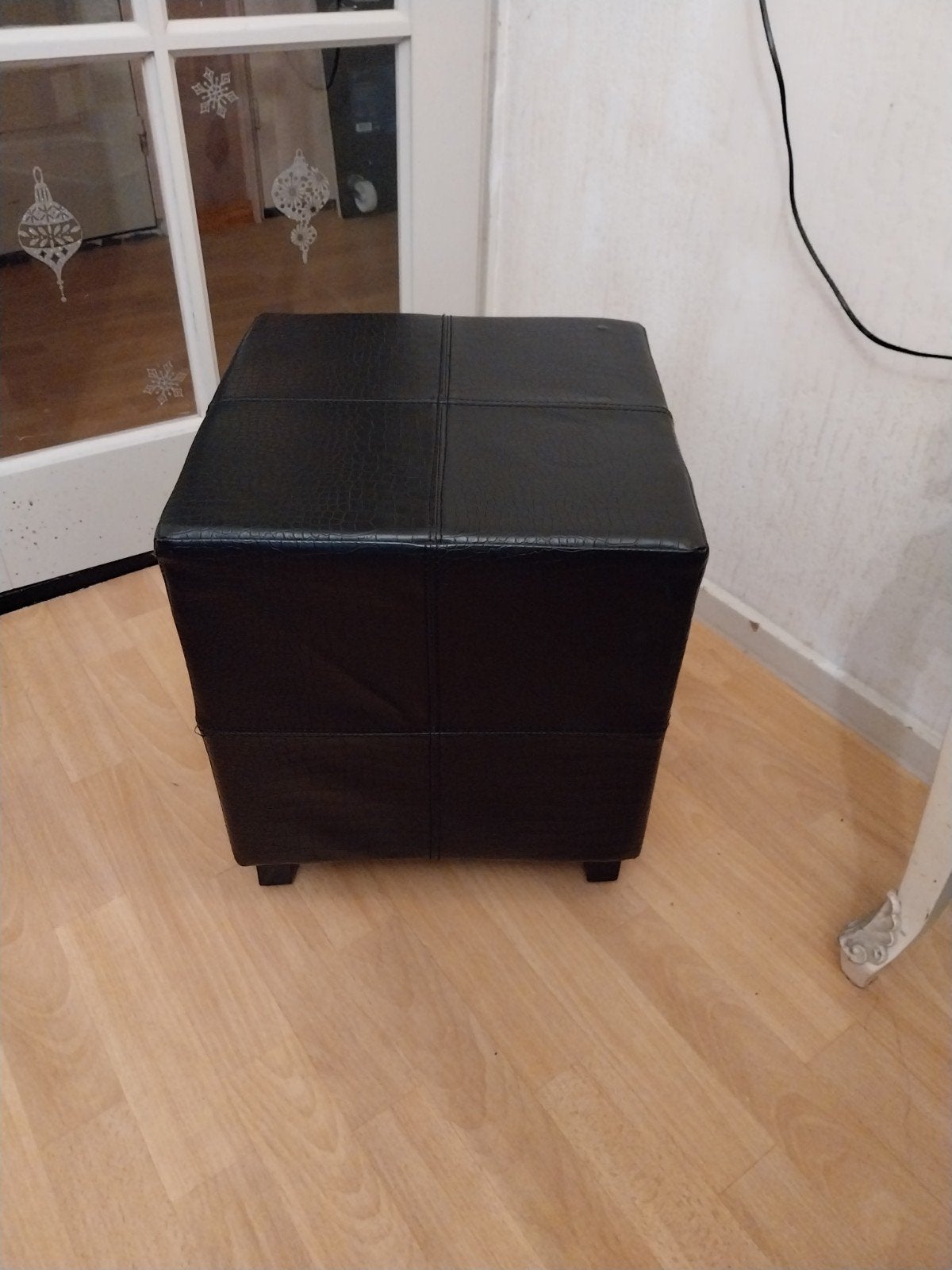 Zwarte Hocker met Croco Print - Gebruikt, Zeer Goede Staat, Minder dan 50 cm, Gebruikt, Vierkant, Minder dan 50 cm