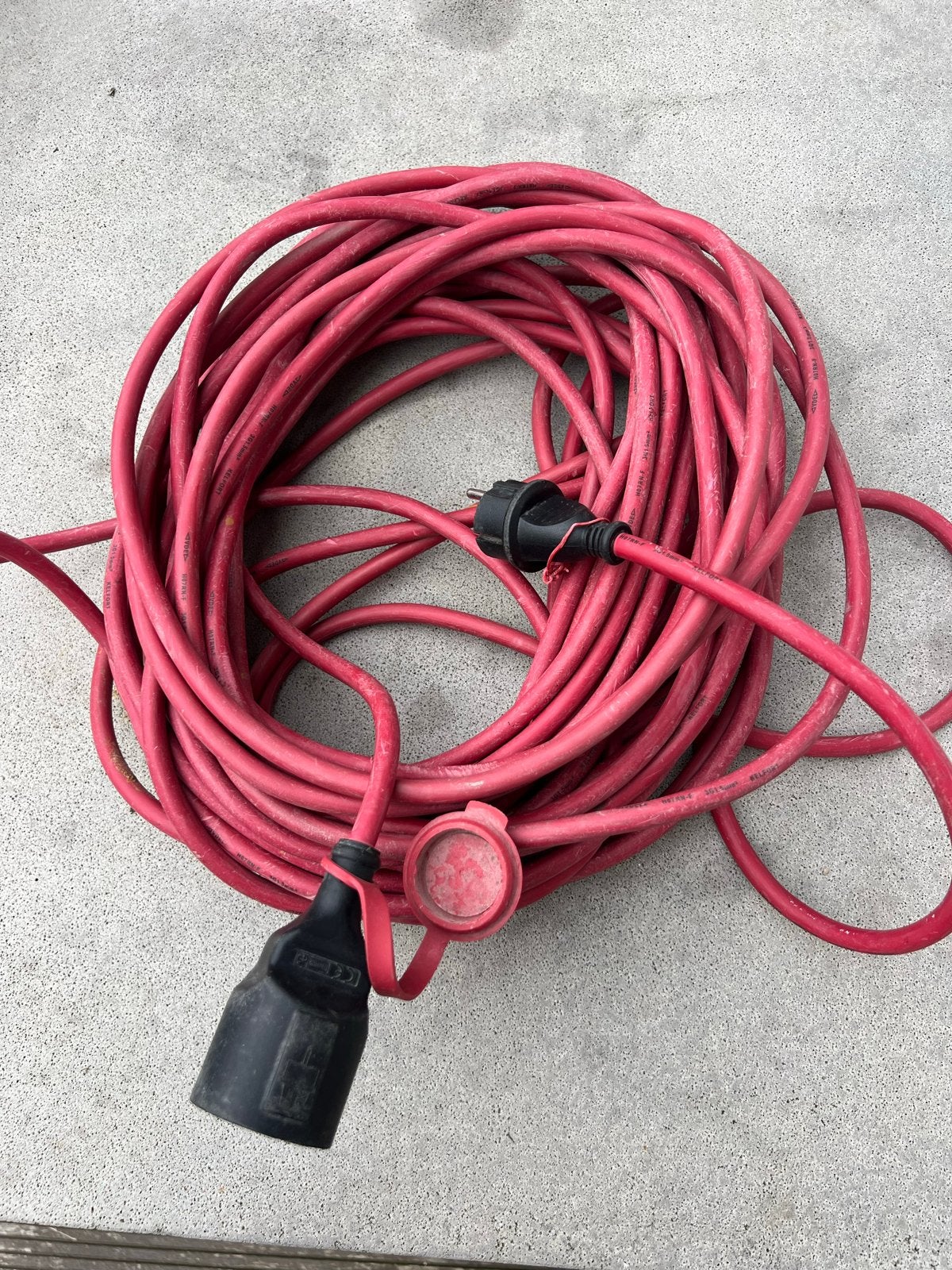 Rode verlengkabel met stekker en contrastekker, Ophalen of Verzenden, Gebruikt, Overige merken, Kabel of Snoer
