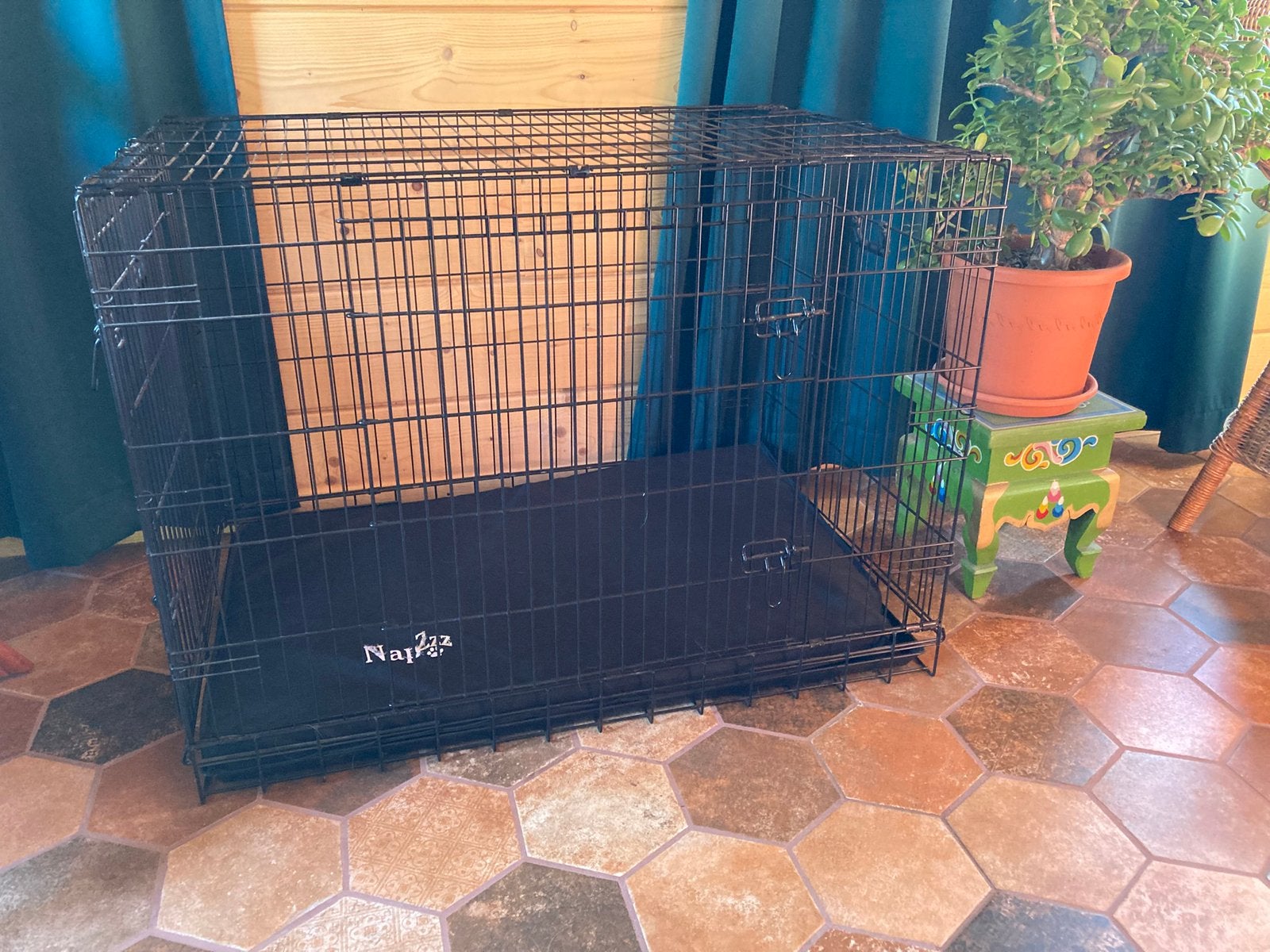 Zwarte hondenbench 107x70x77 met 2 deuren, Ophalen, Gebruikt