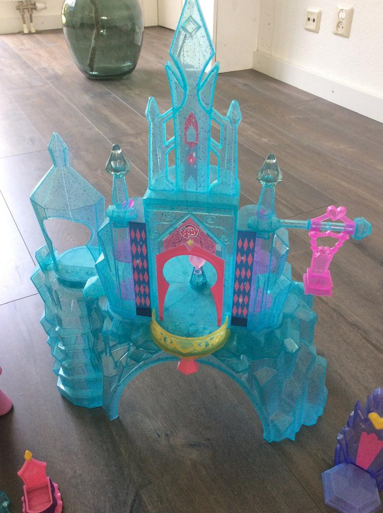 My little pony kasteel met accessoires., Kinderen en Baby's, Speelgoed | My Little Pony, Ophalen, Zo goed als nieuw