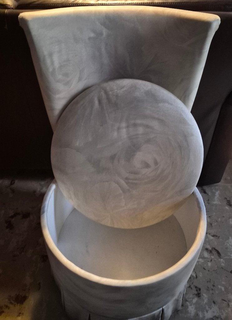 Boudoir stoel met opbergruimte, Ophalen