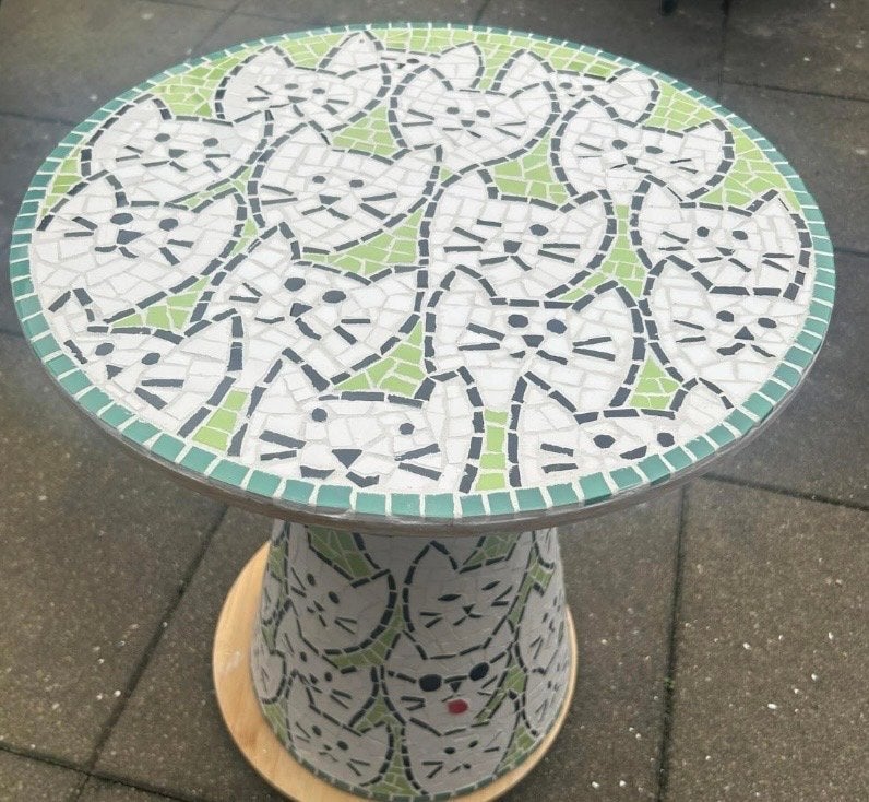 Unieke mozaïek bijzettafel met katten design, Ophalen, Minder dan 55 cm, Rond, Zo goed als nieuw