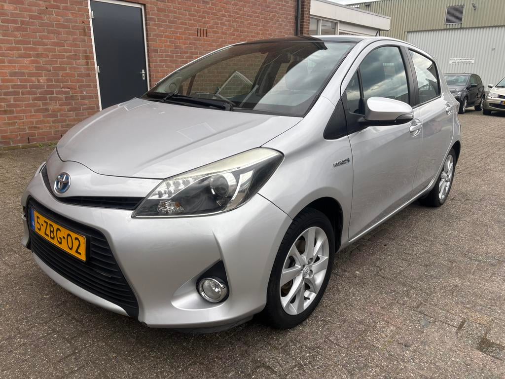 Toyota Yaris 1.5 Full Hybrid Dynamic 129dkm, Auto diversen, Schadeauto's, Elektrisch, Wit, Ophalen