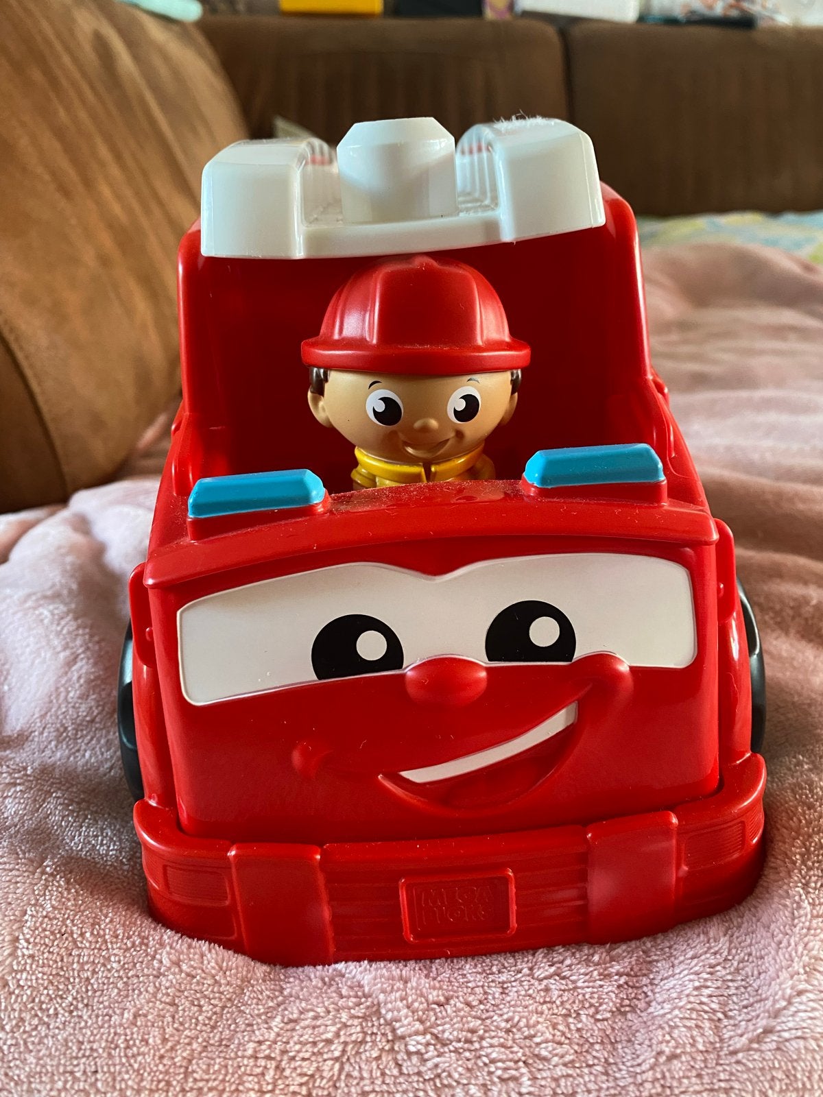 Brandweerauto met brandweerman - Zo goed als nieuw, Ophalen, Zo goed als nieuw