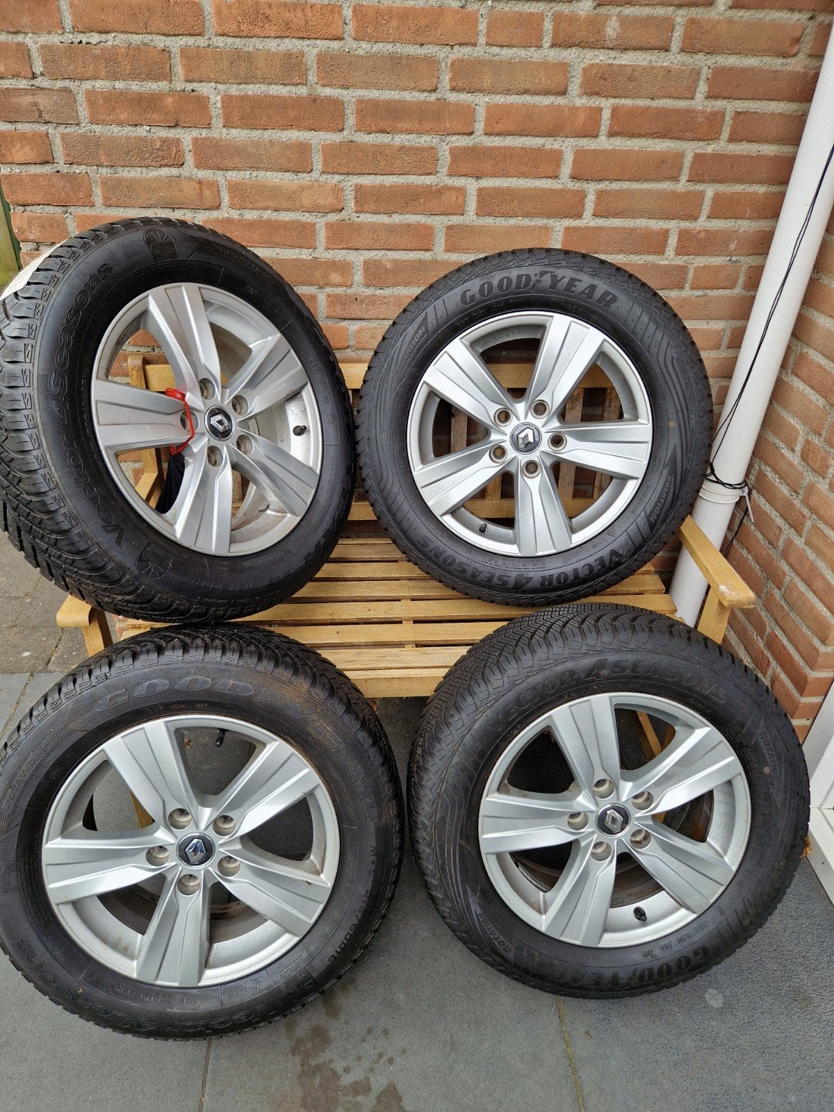 Lichtmetalen velgen 16 inch Renault (met winterbanden), Ophalen, 16 inch, Banden en Velgen, All Season