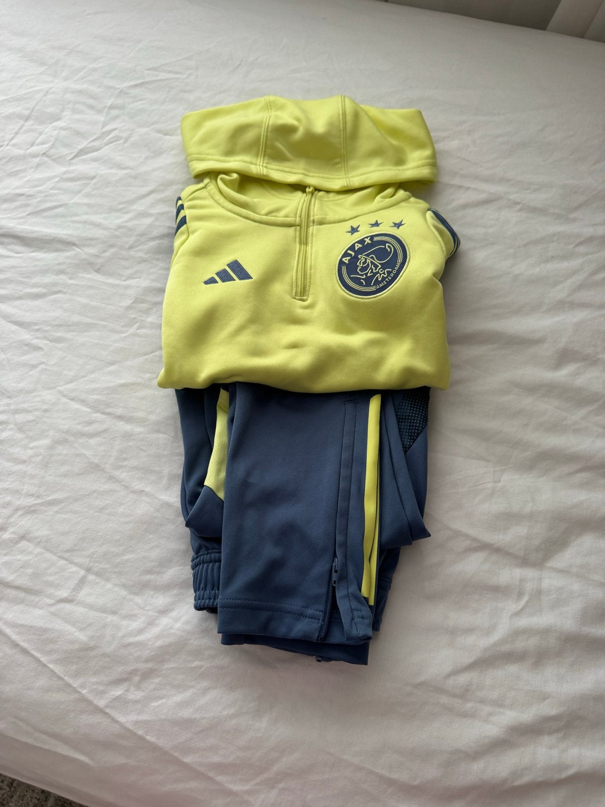 Ajax trainingspak en shirts - Maat 140 (9-10 jaar), Ophalen of Verzenden, Zo goed als nieuw, Jongen of Meisje, Setje