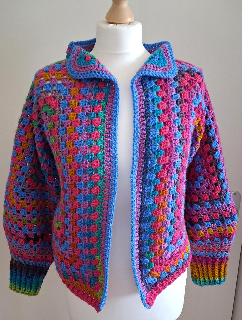 Kleurrijke handgemaakte Hexagon dames vest Mt M, Ophalen, Nieuw, Maat 38/40 (M)