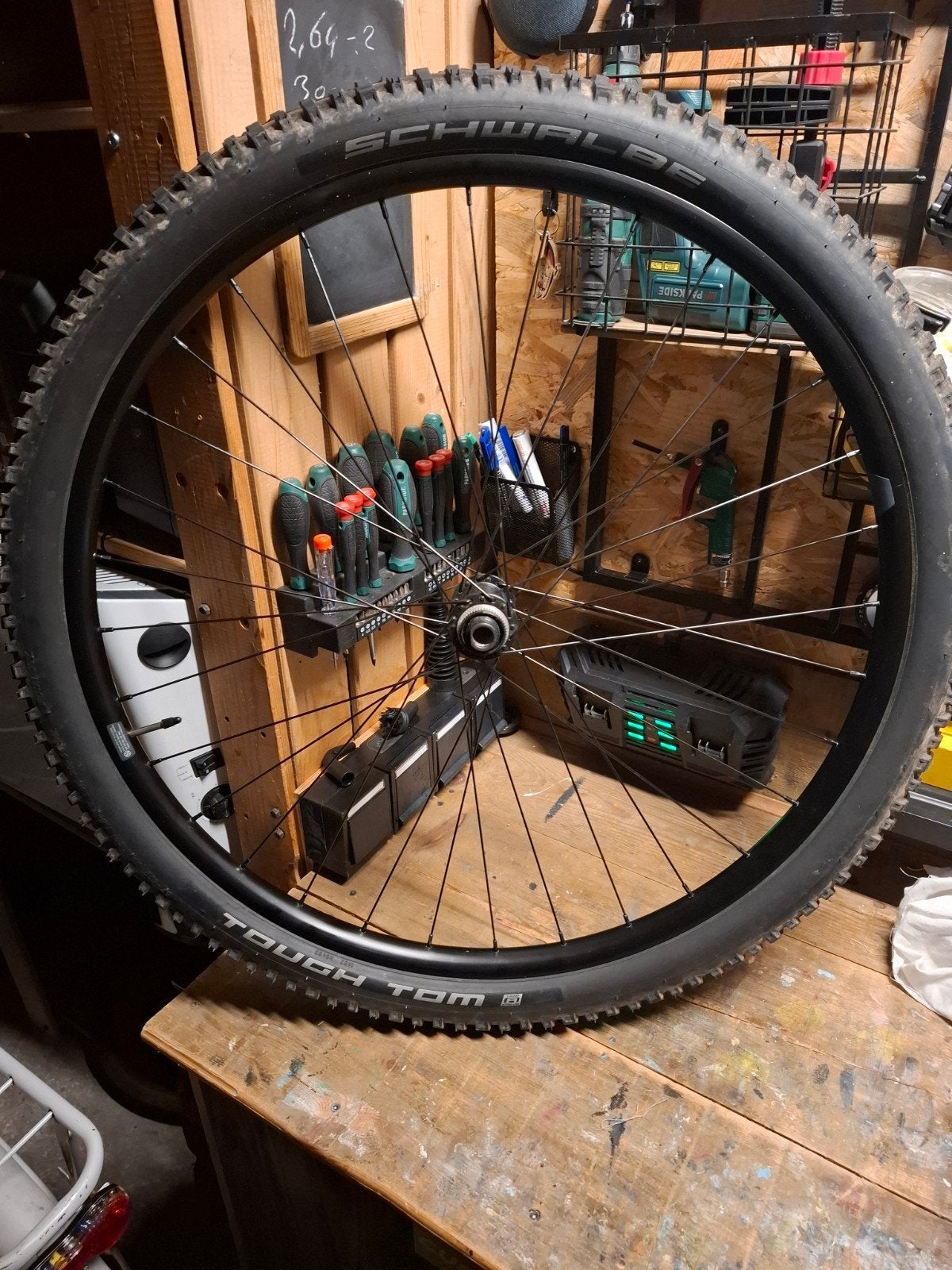 Shimano HB-MT400-B Wiel met Schwalbe Tough Tom Band, Fietsen en Brommers, Fietsonderdelen, Gebruikt, Aluminium, Mountainbike, Shimano