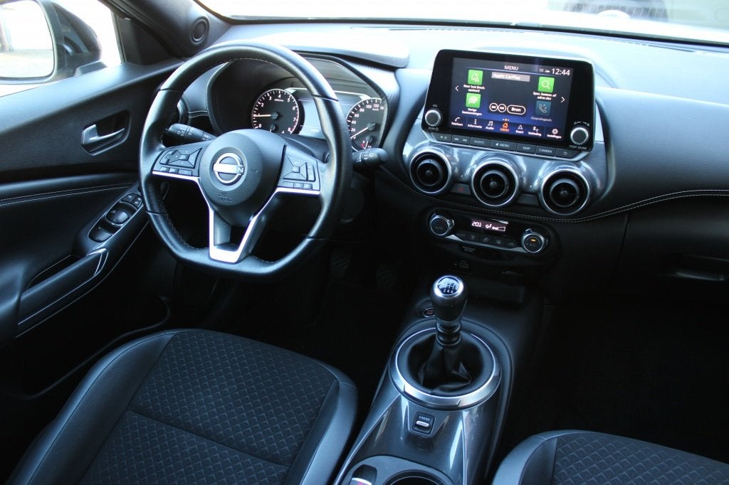 Nissan Juke 1.0 DIG-T N-Design | Navi | Camera | Clima | 19I, Auto's, Voorwielaandrijving, Stof, Gebruikt, Zwart