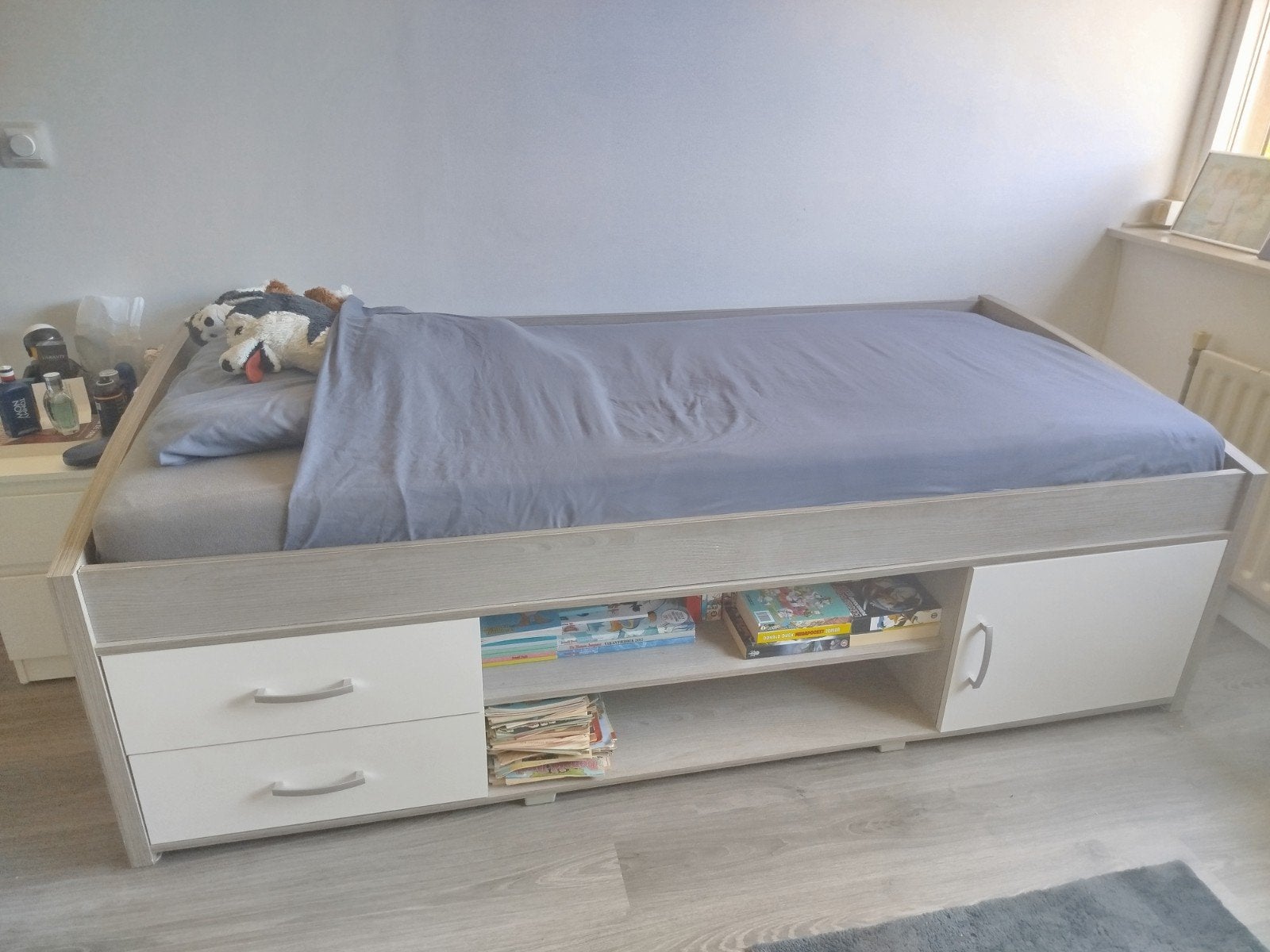 Grijs/wit eenpersoons bed met opbergruimte 90 x 200 (zonder, Kinderen en Baby's, Kinderkamer | Bedden, Ophalen, 85 tot 100 cm