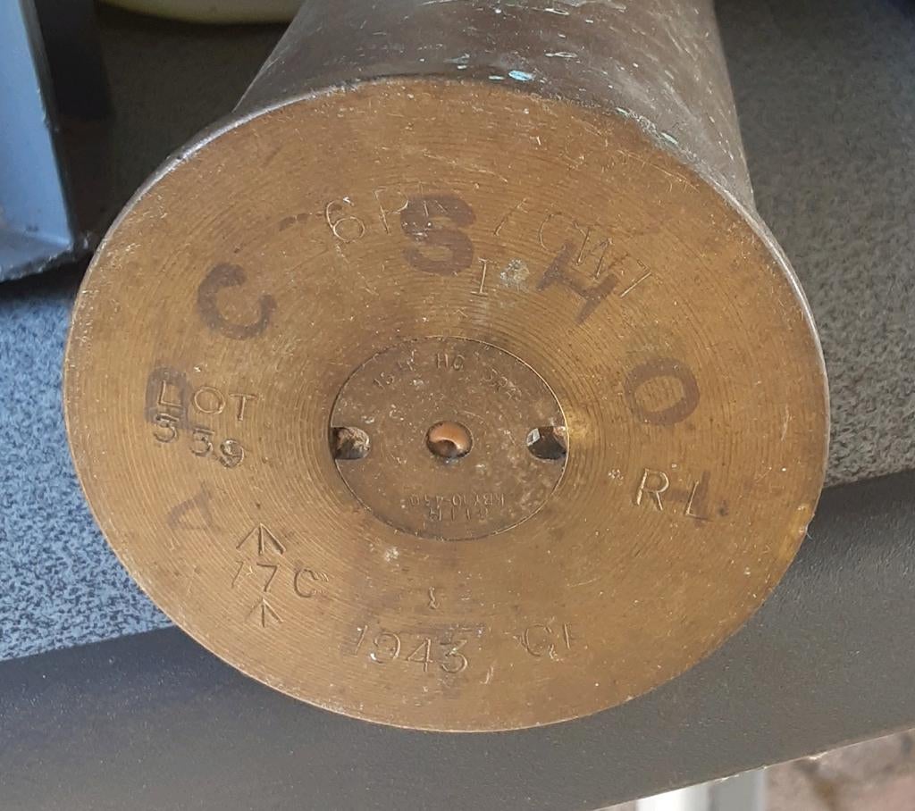 Huls uit 1943 met opschrift AH - 44 cm hoog, Verzamelen, Militaria | Tweede Wereldoorlog, Ophalen of Verzenden