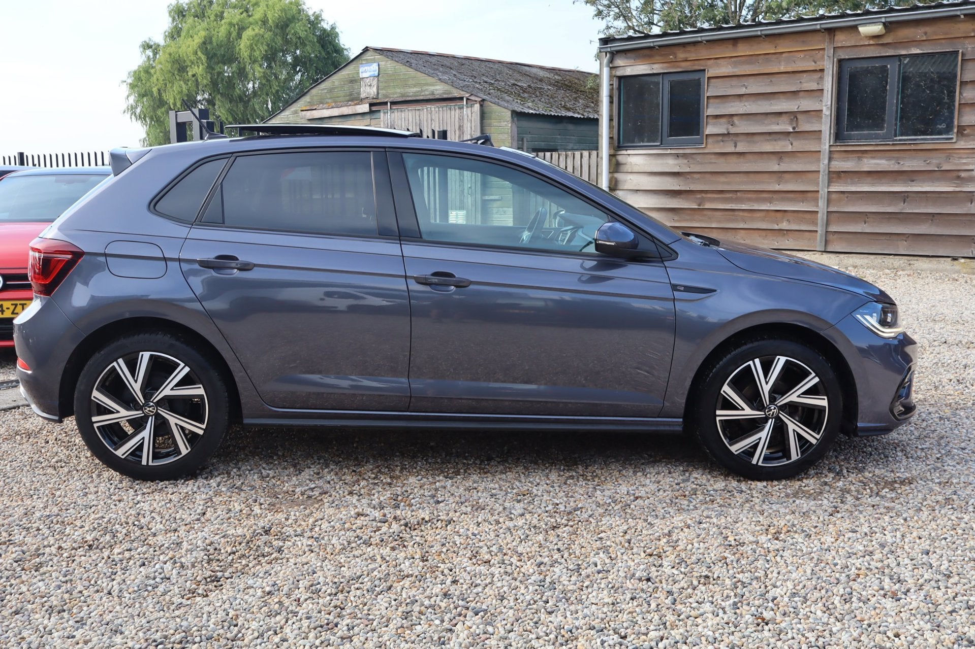 Volkswagen POLO 1.0 TSI R-LINE 2X PANO DIGI KLOK, Dealer onderhouden, Stof, Gebruikt, 95 pk