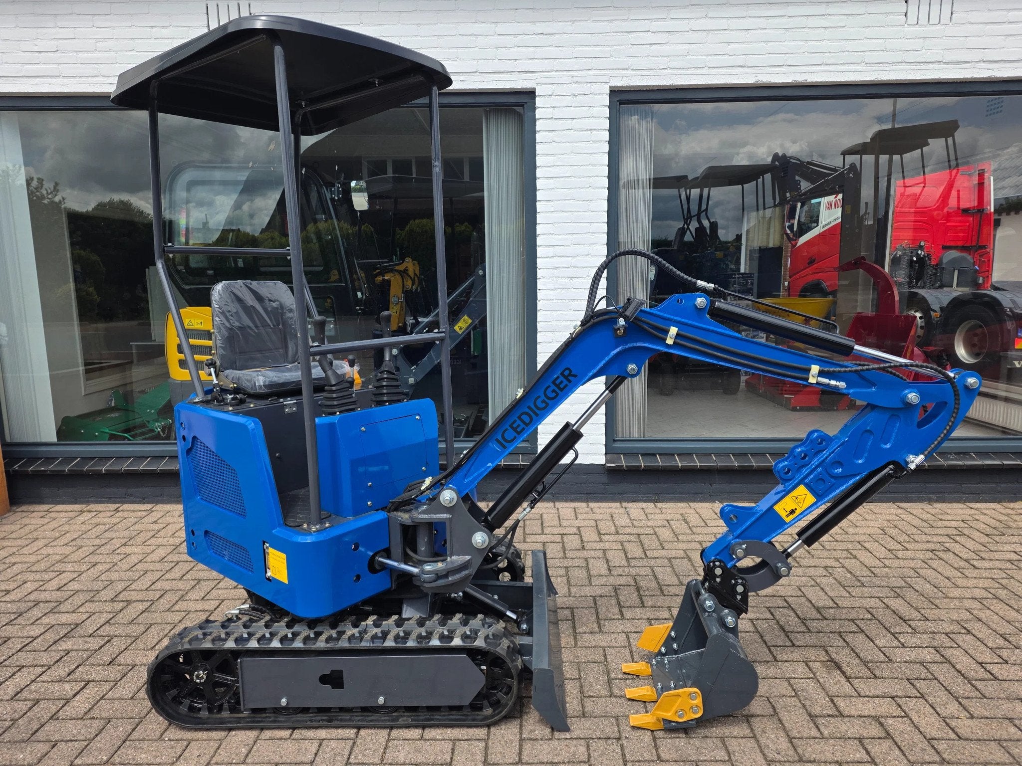 RIPPA Minigraver 1 tons knikgiek snelwissel graafmachine min, Zakelijke goederen, Machines en Bouw | Kranen en Graafmachines, Graafmachine