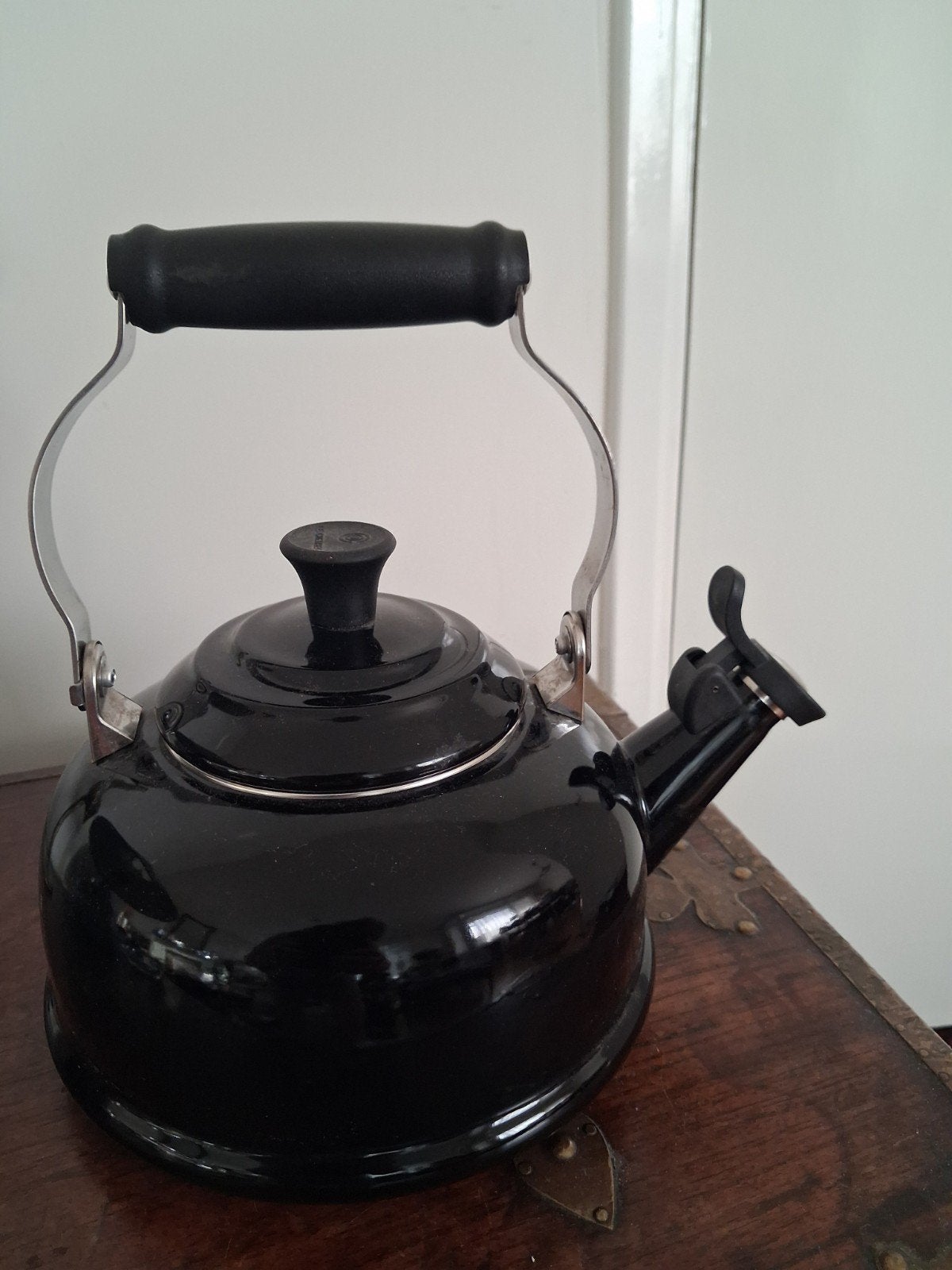 Le Creuset fluitketel, Verzenden, Zo goed als nieuw, Zwart, Metaal