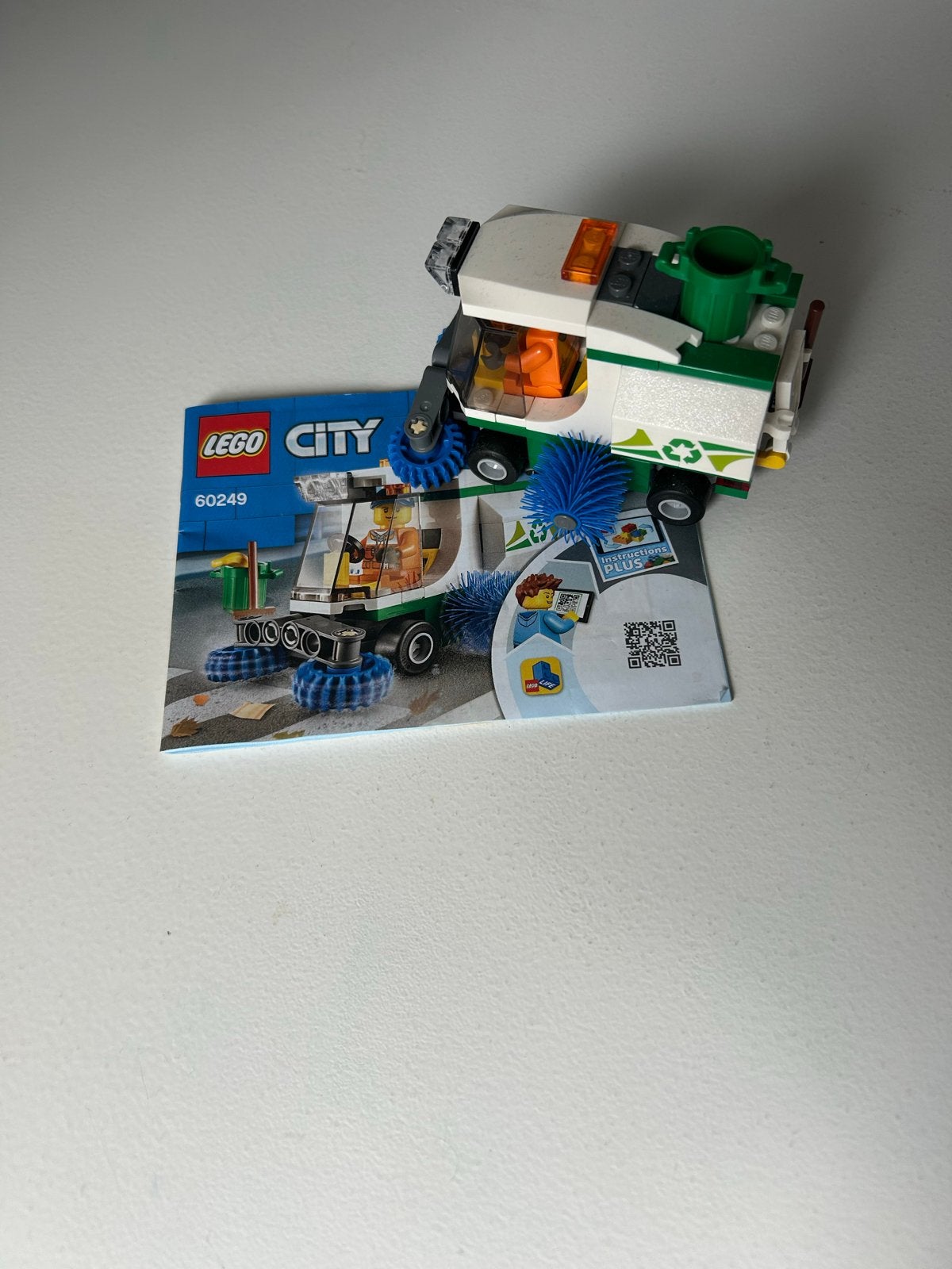 LEGO City Veegwagen en Vuilniswagen 60249, Kinderen en Baby's, Speelgoed | Duplo en Lego, City, Lego, Ophalen of Verzenden, Zo goed als nieuw