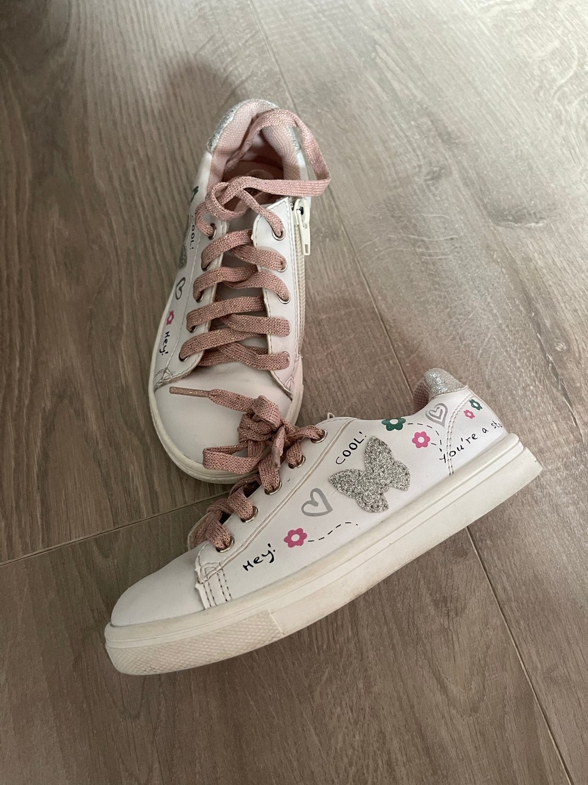 Meisjes Sneakers Maat 28 - Wit met Roze Details, Ophalen, Gebruikt, Meisje, Schoenen