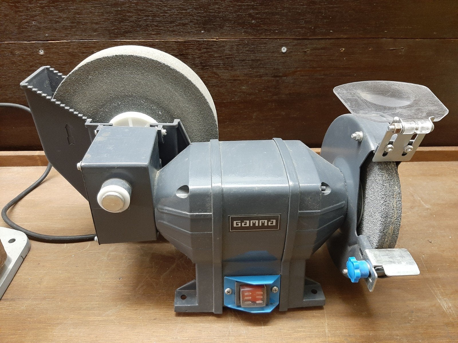 Nat en droog slijpmachine, Doe-het-zelf en Verbouw, Gereedschap | Slijpmachines, Ophalen of Verzenden, Minder dan 700 watt, Werkbankslijpmachine