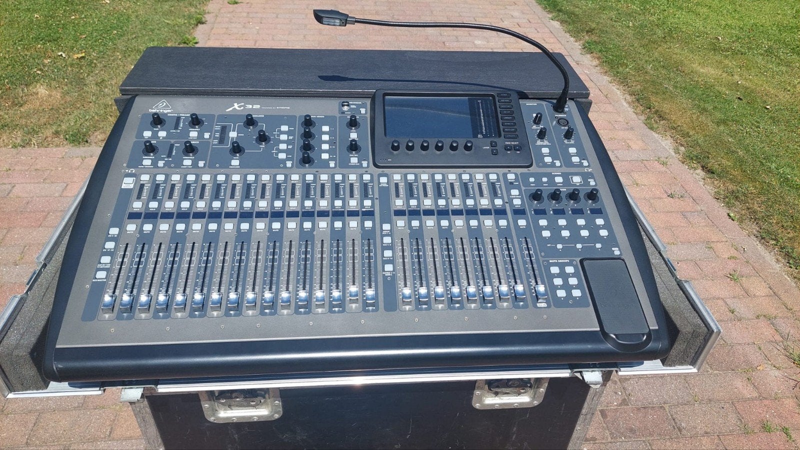Behringer X32 full size met flightcase, Muziek en Instrumenten, Mengpanelen, Ophalen