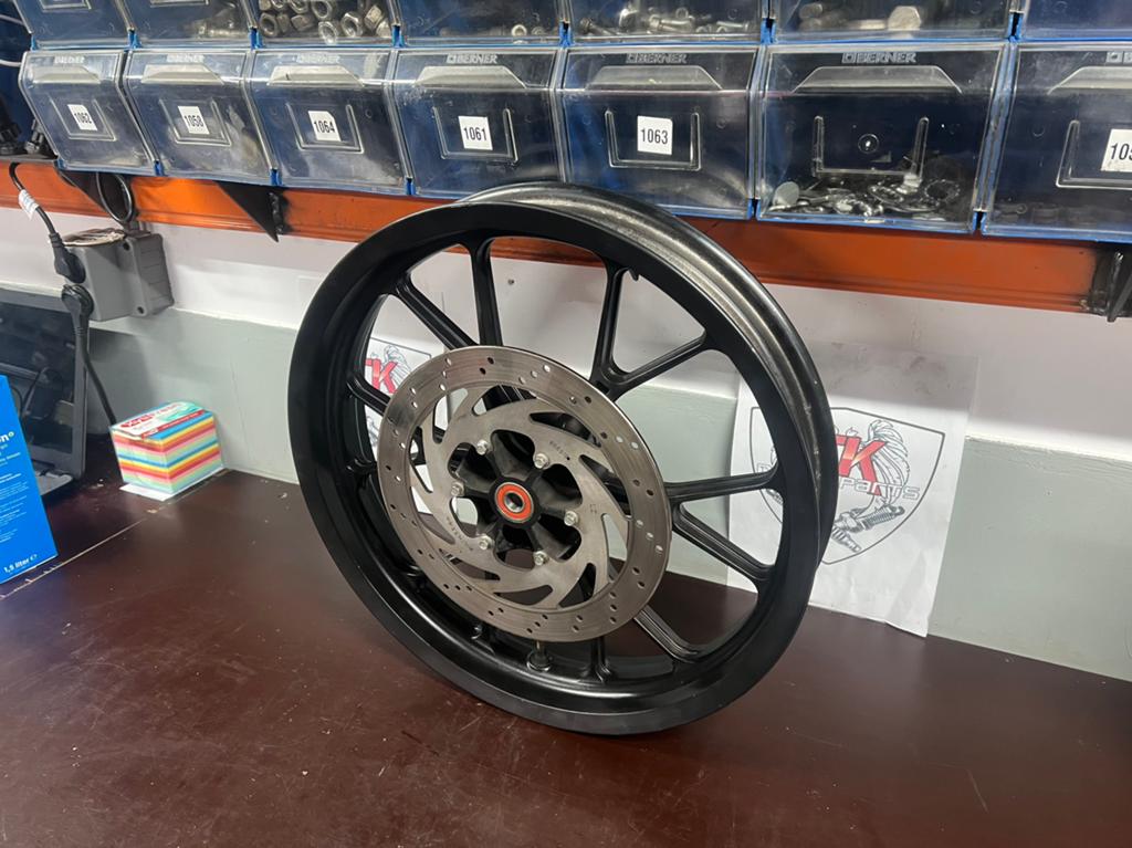 Derbi senda gietvelg 15mm asmaat, Derbi, Overige typen, Voorvelg 15mm na 2011, Ophalen of Verzenden