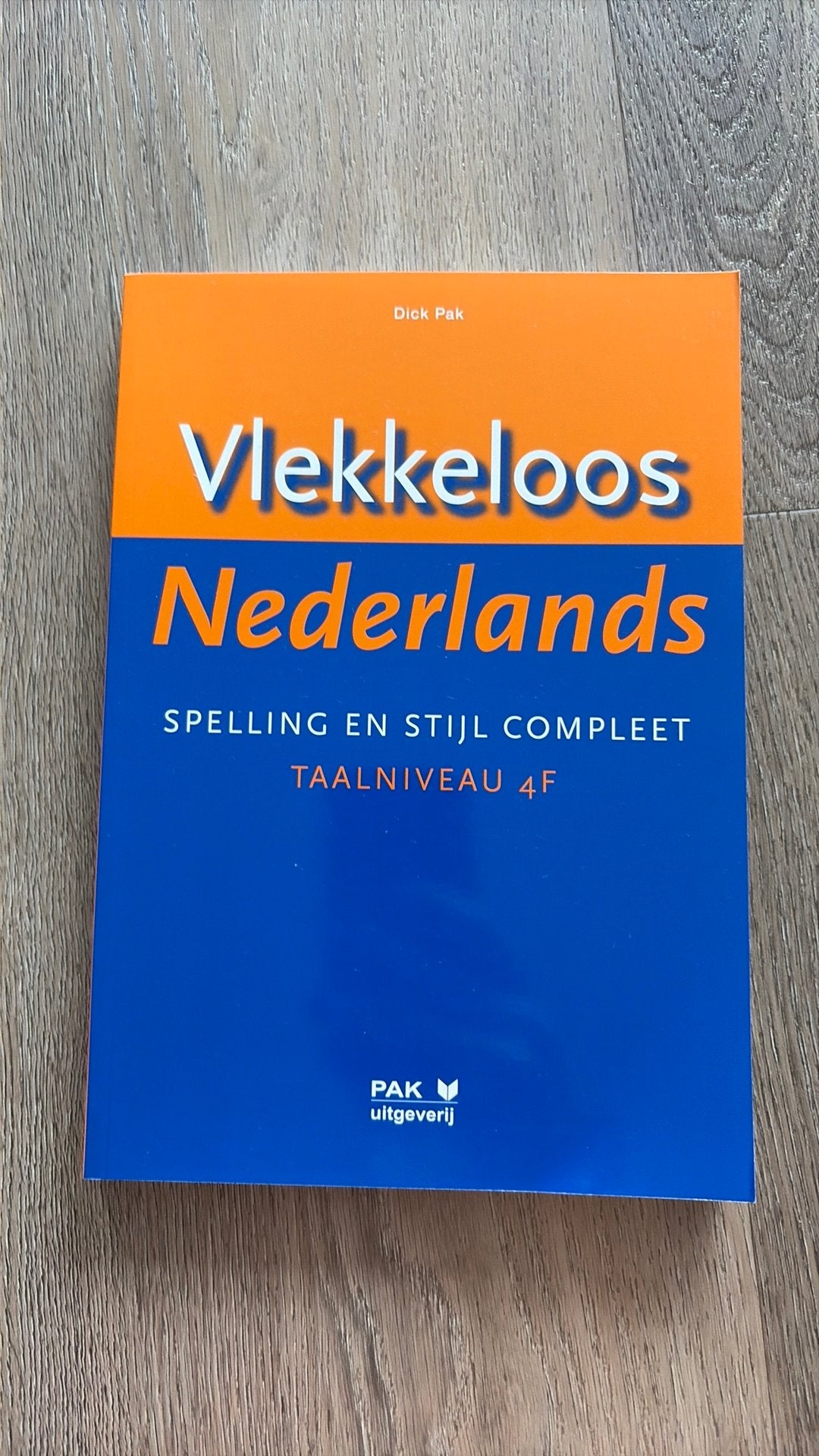 Boek ‘Vlekkeloos Nederlands’, Boeken, Ophalen of Verzenden, Zo goed als nieuw, Dick Pak, Nederlands