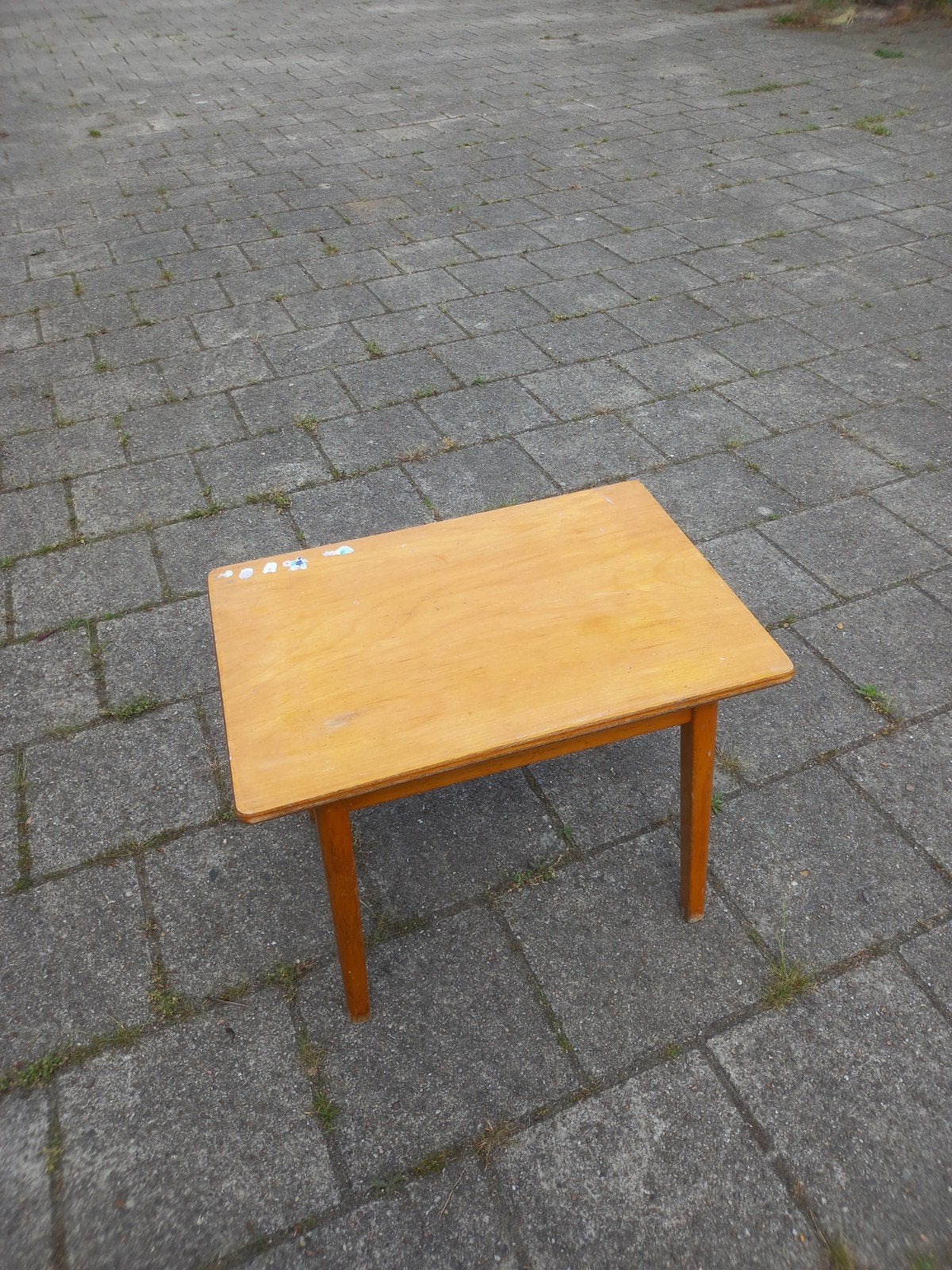 Vintage kinder tafel, Huis en Inrichting, Tafels | Bijzettafels, Ophalen, Minder dan 55 cm, Gebruikt, 60 cm of meer
