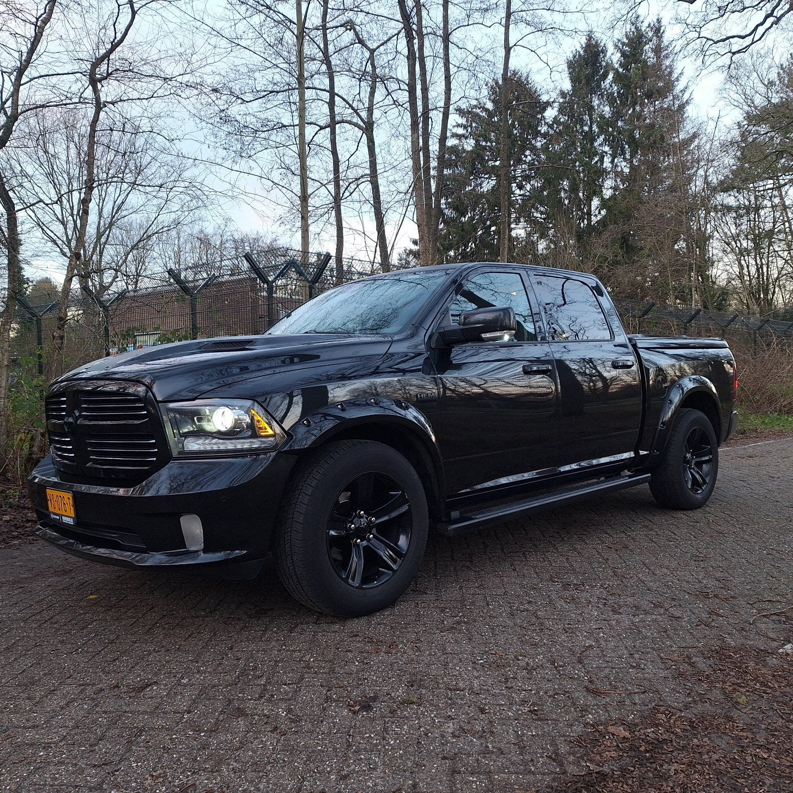 Dodge Ram 1500 5.7 V8 HEMI Black OPS Edition, Automaat, Zwart, Leder, Vierwielaandrijving