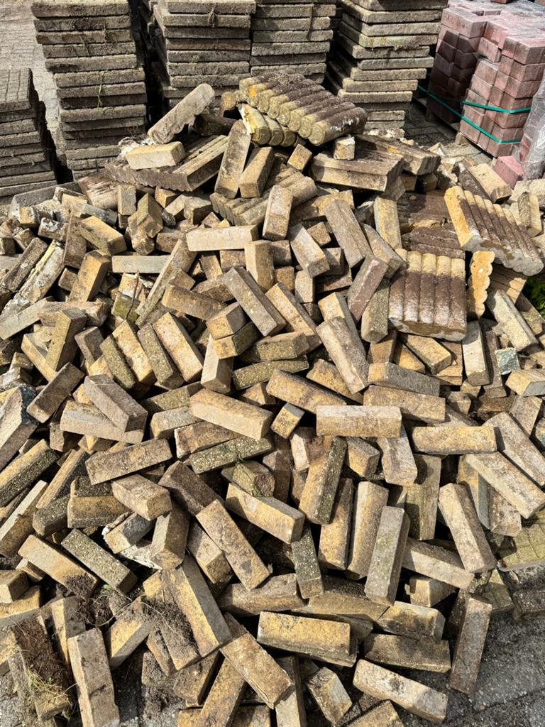 GRATIS Klinkers en Terrastegels 40 m2 voor tuin, Tuin en Terras, Ophalen, Gebruikt, Klinkers, 10 m² of meer
