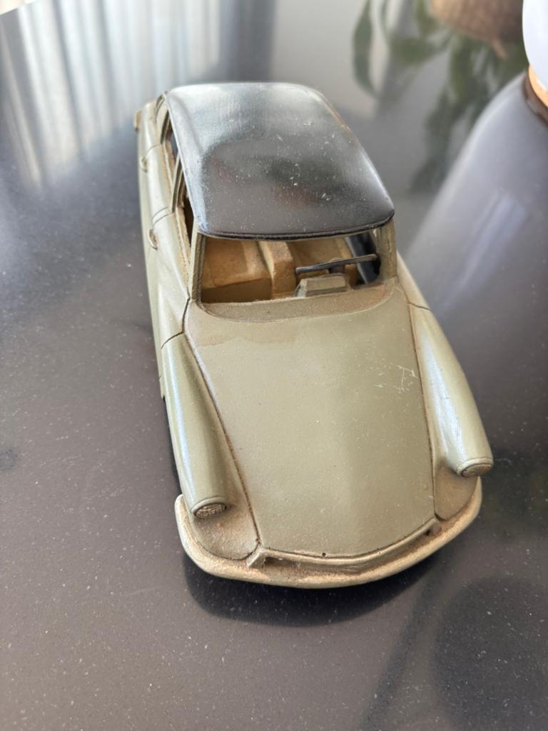 Modelauto Citroën snoek DS19 khaki/groen metaal, Ophalen of Verzenden, Gebruikt, Auto, Overige merken