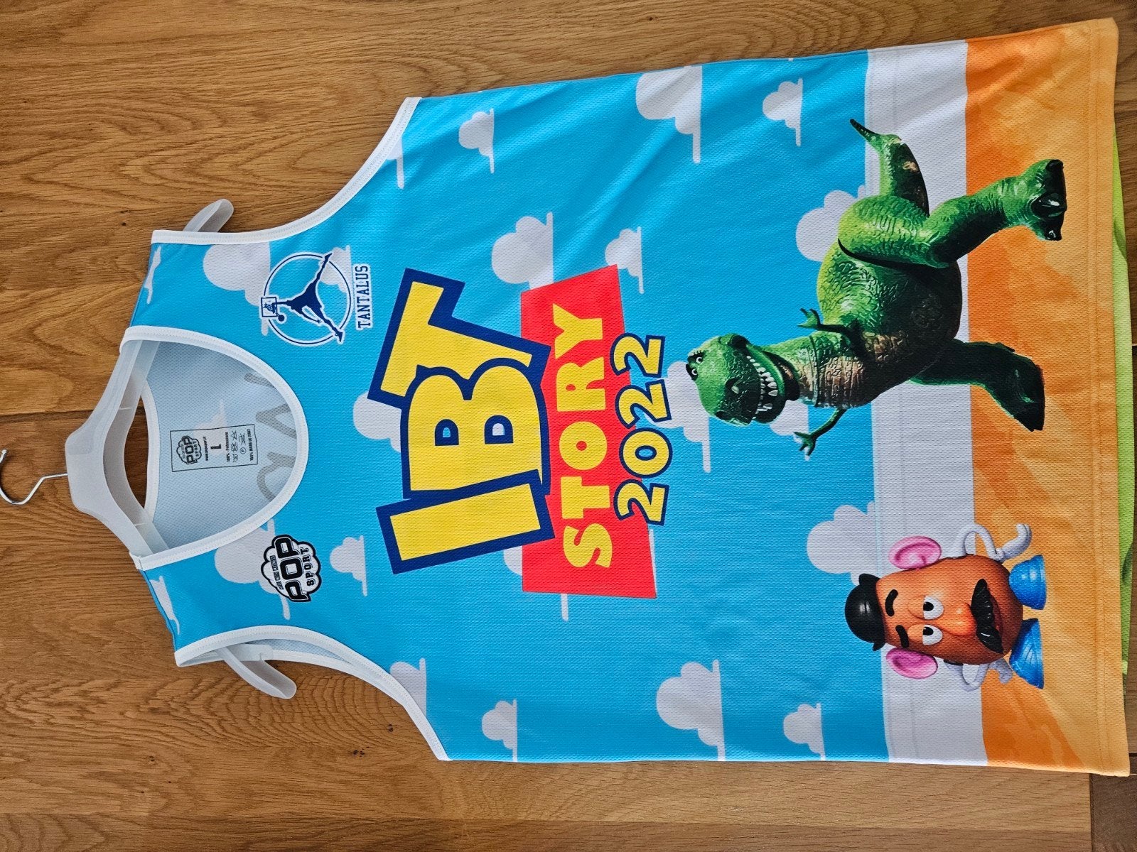 Basketbal T-shirt IBT Story 2022 - Maat L, Maat 52/54 (L), Meerkleurig, Ophalen of Verzenden, Zo goed als nieuw