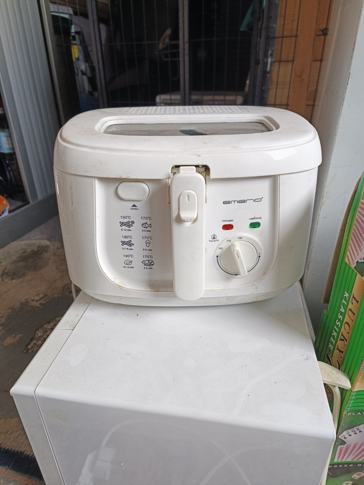 Emerio Friteuse - Compact en Gebruiksvriendelijk, 2 tot 3 liter, Ophalen of Verzenden, Gebruikt, Uitneembare binnenpan
