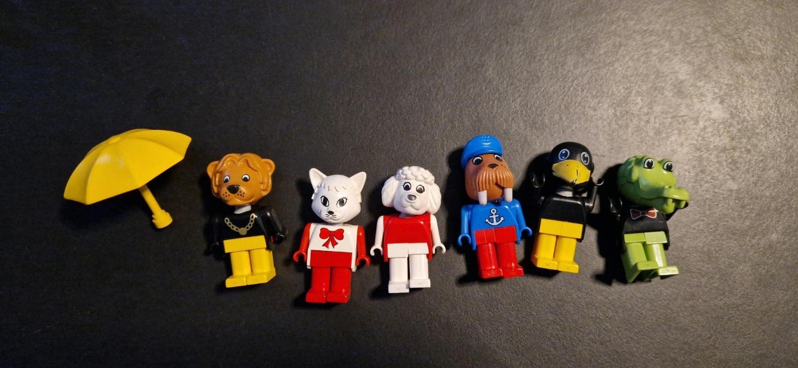 LEGO Fabuland figuren en een paraplu, Kinderen en Baby's, Speelgoed | Duplo en Lego, Inclusief minifiguren, Gebruikt, Overige thema's