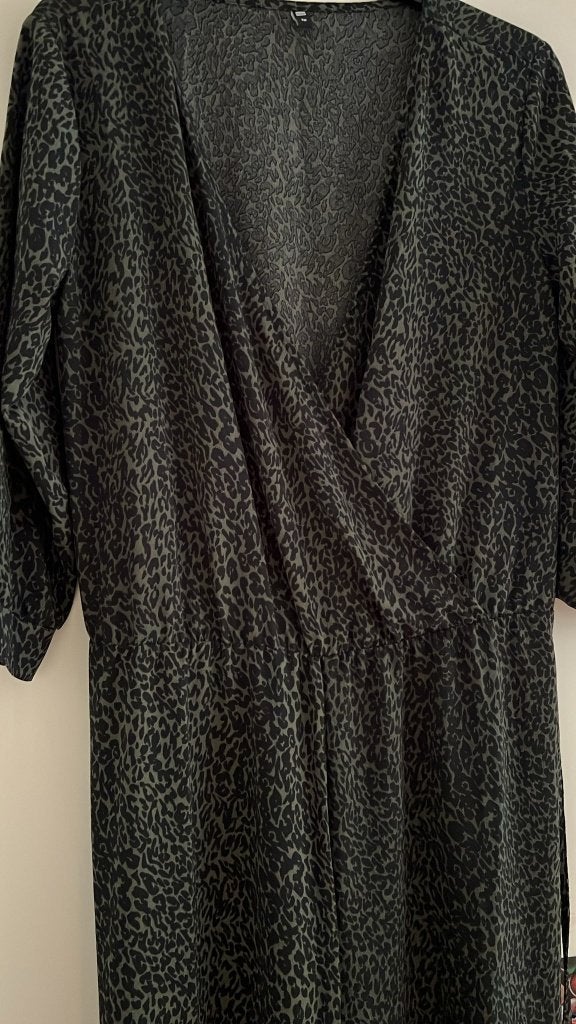 HEMA jumpsuit panterprint maat M, Kleding | Dames, Maat 38/40 (M), Verzenden, Zwart, Zo goed als nieuw