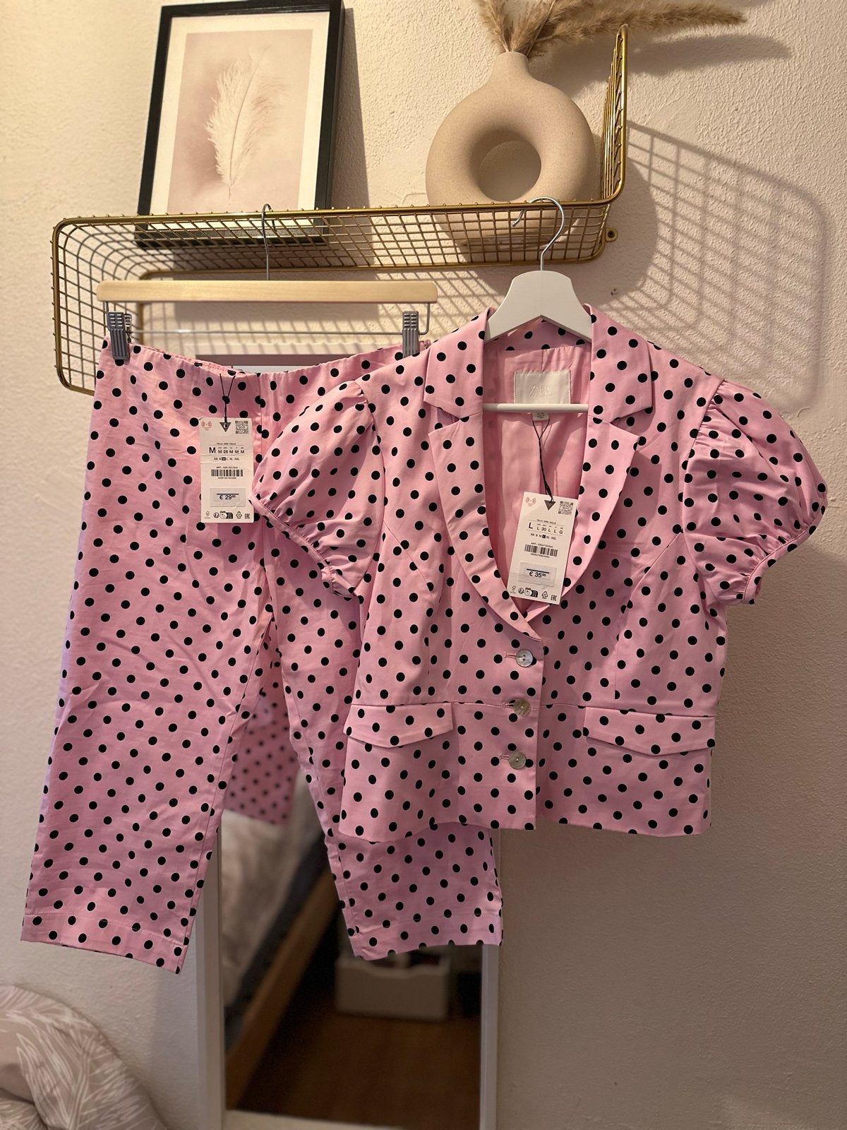 Zara roze polka dot set (broek en blazer), Kleding | Dames, Broeken en Pantalons, Maat 38/40 (M), Verzenden, Nieuw, Driekwart