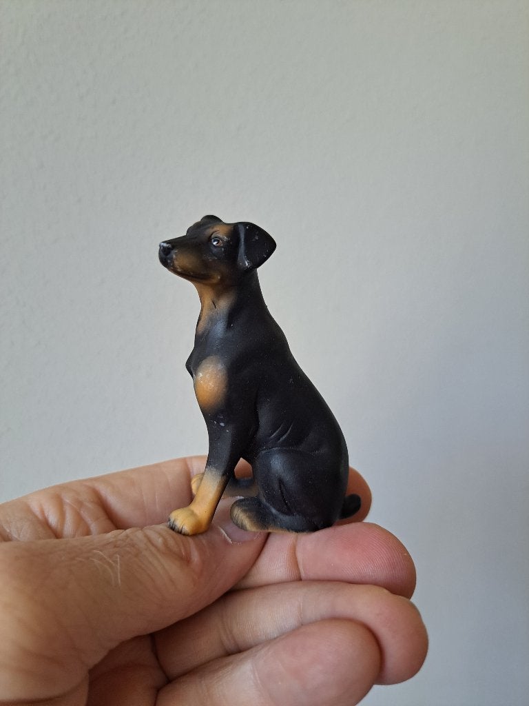 Regency Fine Arts Porseleinen Dobermann Pinscher Beeldje, Ophalen of Verzenden, Zo goed als nieuw, Hond of Kat, Beeldje of Figuurtje