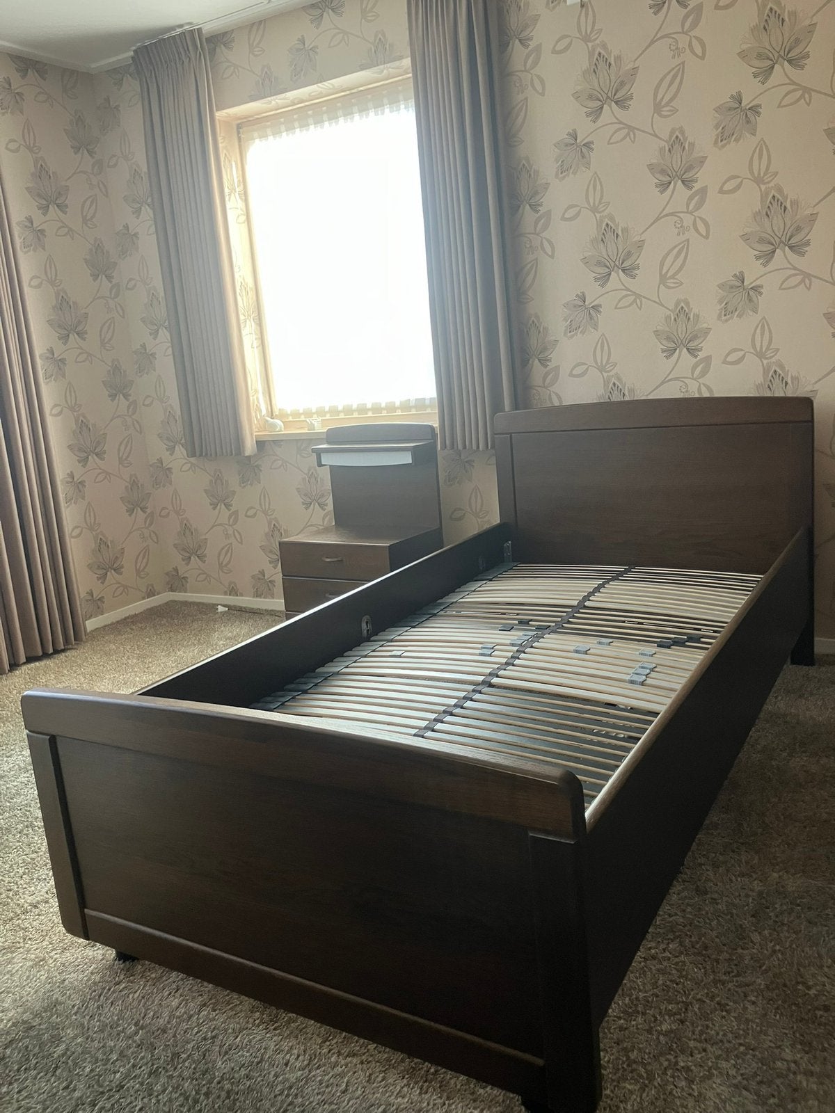 Bed met elektrische bodem 100x200, Ophalen, Eenpersoons, Bruin, Zo goed als nieuw