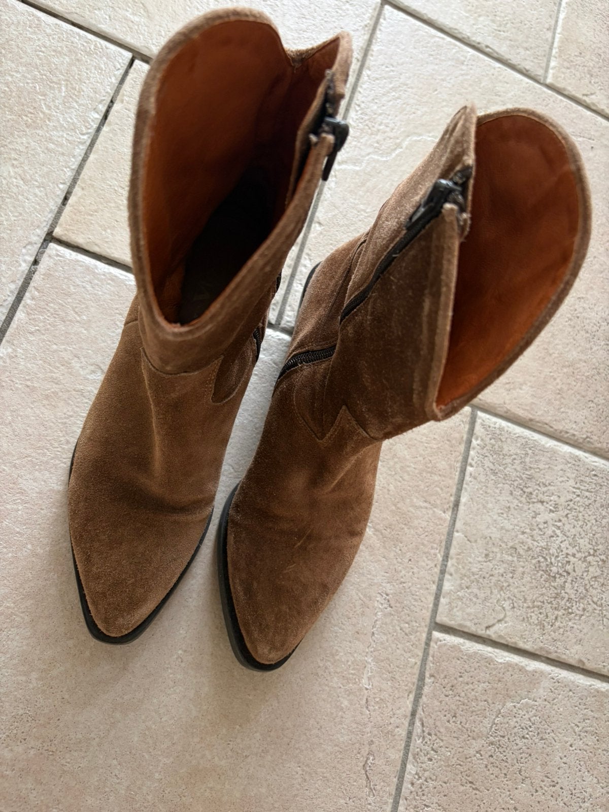 Cognac suede laarsje leer van binnen, Ophalen of Verzenden, Gedragen, Overige kleuren