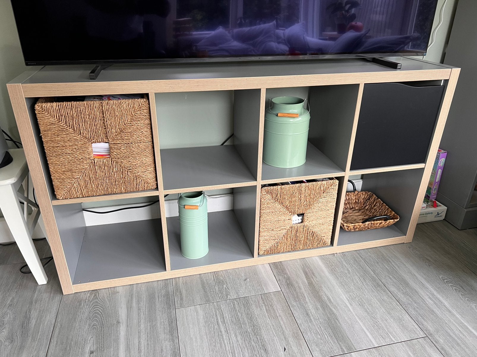 IKEA KALLAX open kast TV 2x4 – Grijs/houteffect – 147x77 cm, Ophalen, Zo goed als nieuw