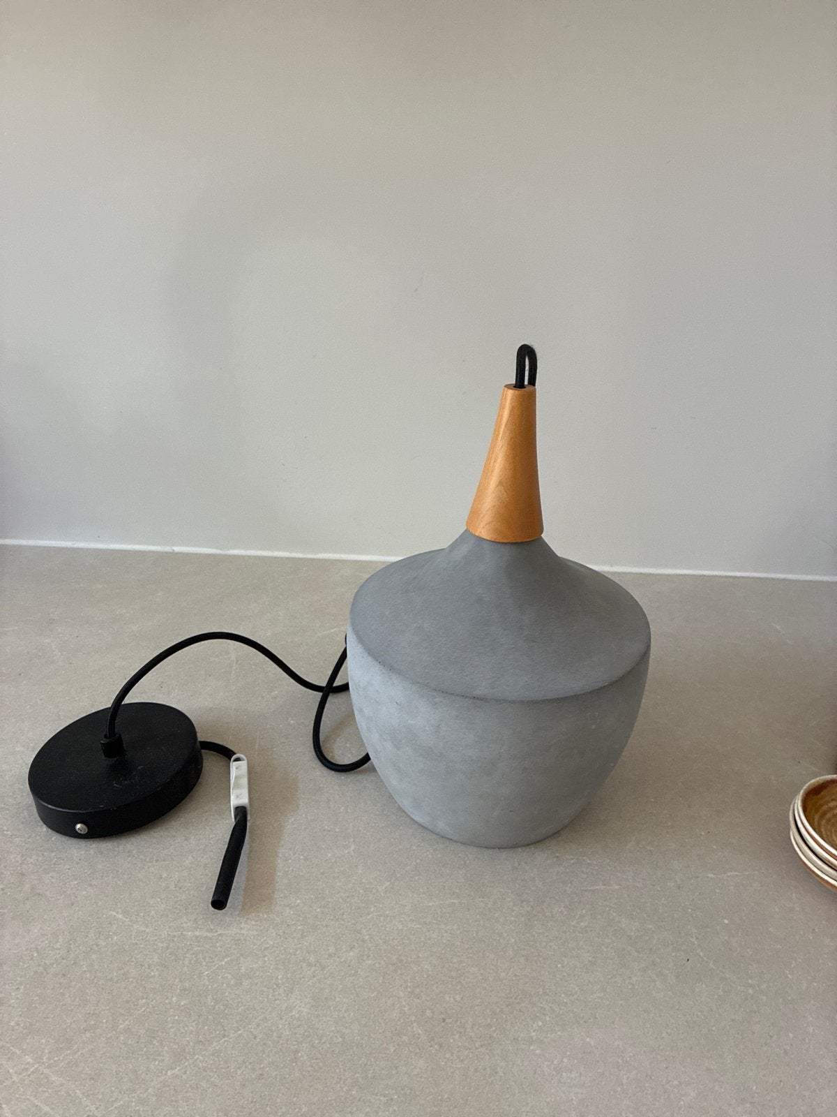 Dutchbone Hanglamp Beton met Houten Detail - E27, Ophalen of Verzenden, Gebruikt, Hout, E27 (groot)