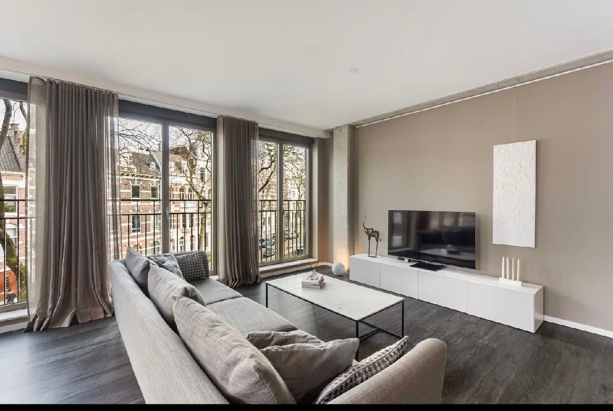 Modern wit tv-meubel van 240 cm lang, Ophalen, Overige materialen, Gebruikt, 200 cm of meer